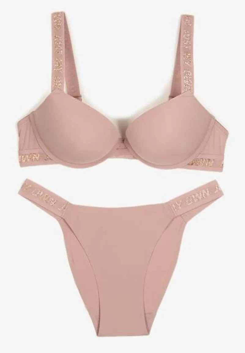 Ciemnoróżowy Komplet Ozdobiony Napisami z Biustonoszem z Efektem Push-Up i Majtkami Bralicia