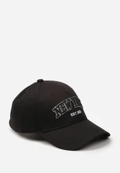 Czarna Bawełniana Czapka z Wyszytymi Napisami Vonenia