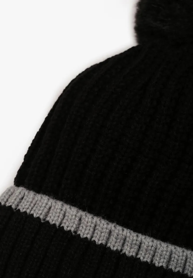 Czarna Czapka z Dzianinowego Materiału z Ozdobnym Pomponem Vellorena