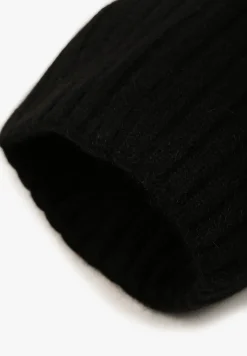 Czarna Czapka z Wiskozy w Stylu Beanie z Prążkowanego Materiału Enandira
