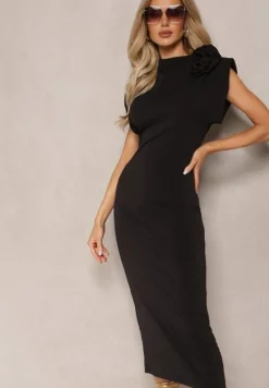 Czarna Dopasowana Sukienka Midi z Kwiatkiem w Postaci Broszki Olivetta