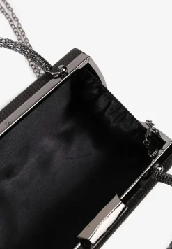 Czarna Kopertówka Torebka na Ramię z Łańcuszkiem i Metaliczną Rączką Ulaggia