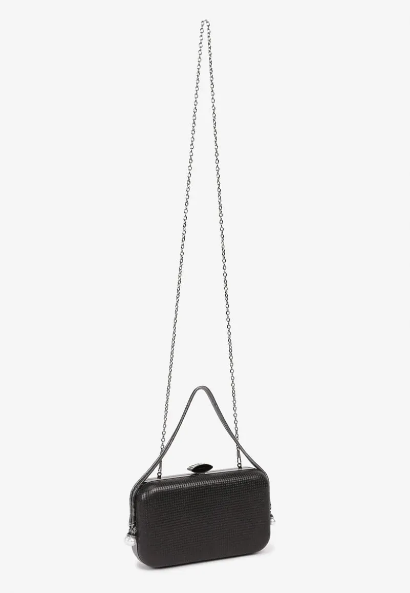 Czarna Mała Torebka Kopertówka na Ramię z Łańcuszkiem Rączką i Perełkami Nellissa
