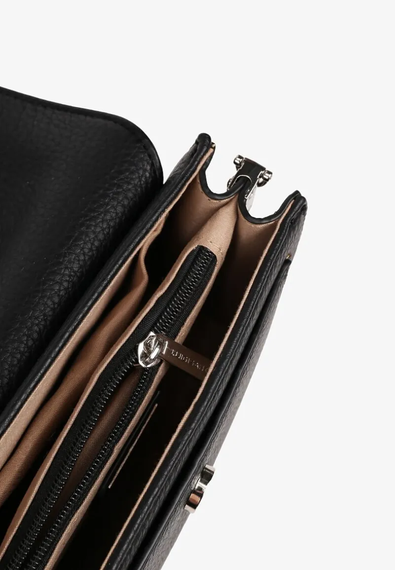 Czarna Mała Torebka Listonoszka w Klasycznym Stylu Izrena