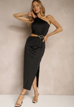 Czarna Marszczona Sukienka o Asymetrycznym Kroju z Rozcięciem i Aplikacją Ninadrea