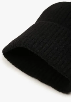Czarna Prążkowana Czapka z Pomponem Berinia
