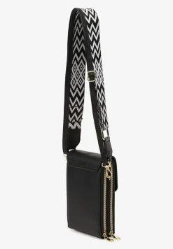 Czarna Prostokątna Torebka Mała z Okrągłym Zapięciem i Paskiem Regulowanym Minali