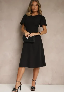 Czarna Rozkloszowana Sukienka Vices Ozdobiona Odpinanym Kwiatem 3D Koleira