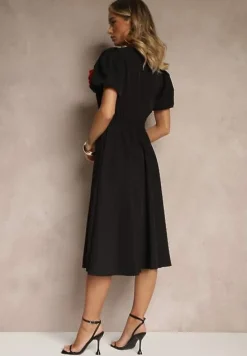 Czarna Rozkloszowana Sukienka Vices Ozdobiona Odpinanym Kwiatem 3D Koleira