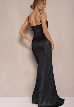 Czarna Satynowa Sukienka Taliowana z Rozcięciem na Boku Ozdobnym Trenem i Marszczeniami Lisarosea