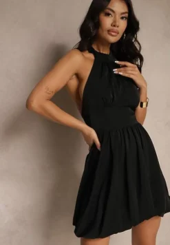 Czarna Sukienka Bombka z Dekoltem Halter i Ozdobnym Wiązaniem Alanivia