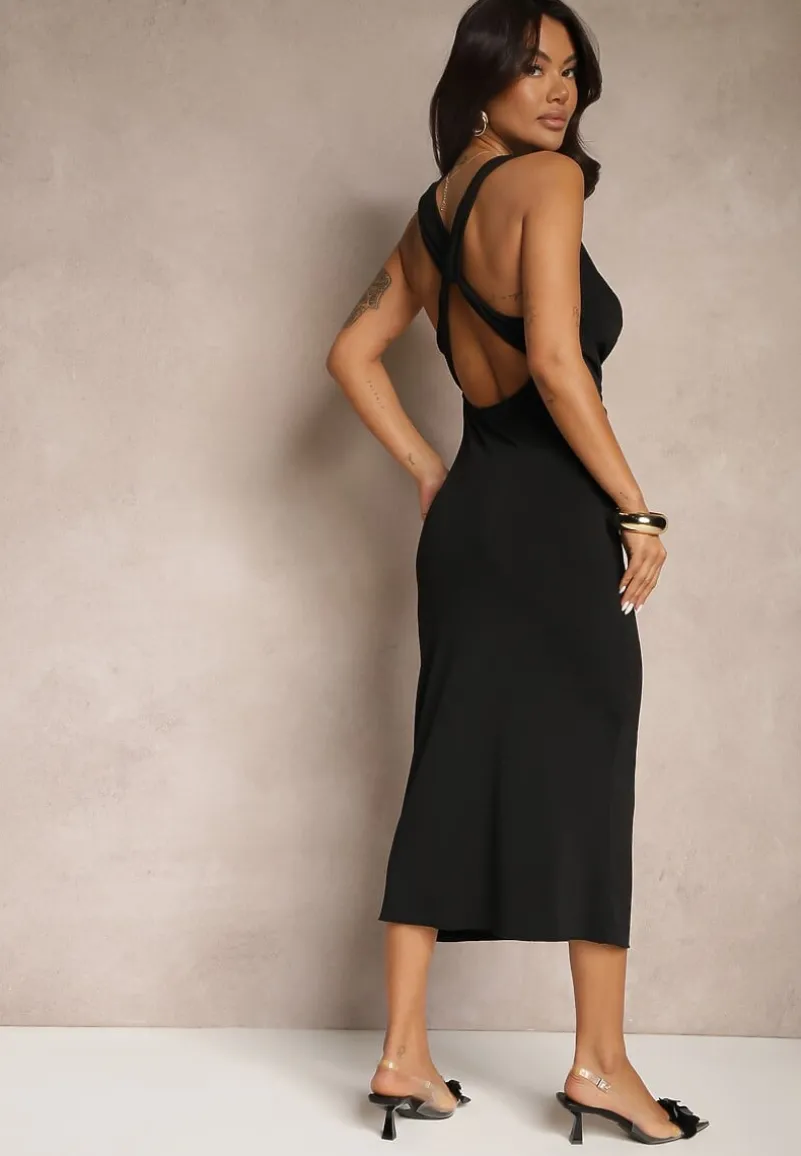 Czarna Sukienka Dopasowana z Marszczeniem i Odkrytymi Plecami Artewin