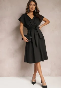 Czarna Sukienka Midi z Kopertowym Dekoltem o Rozkloszowanym Fasonie Tenero