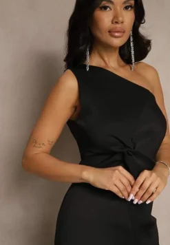 Czarna Sukienka na Ramię Ozdobiona Falbaną Lunivaria