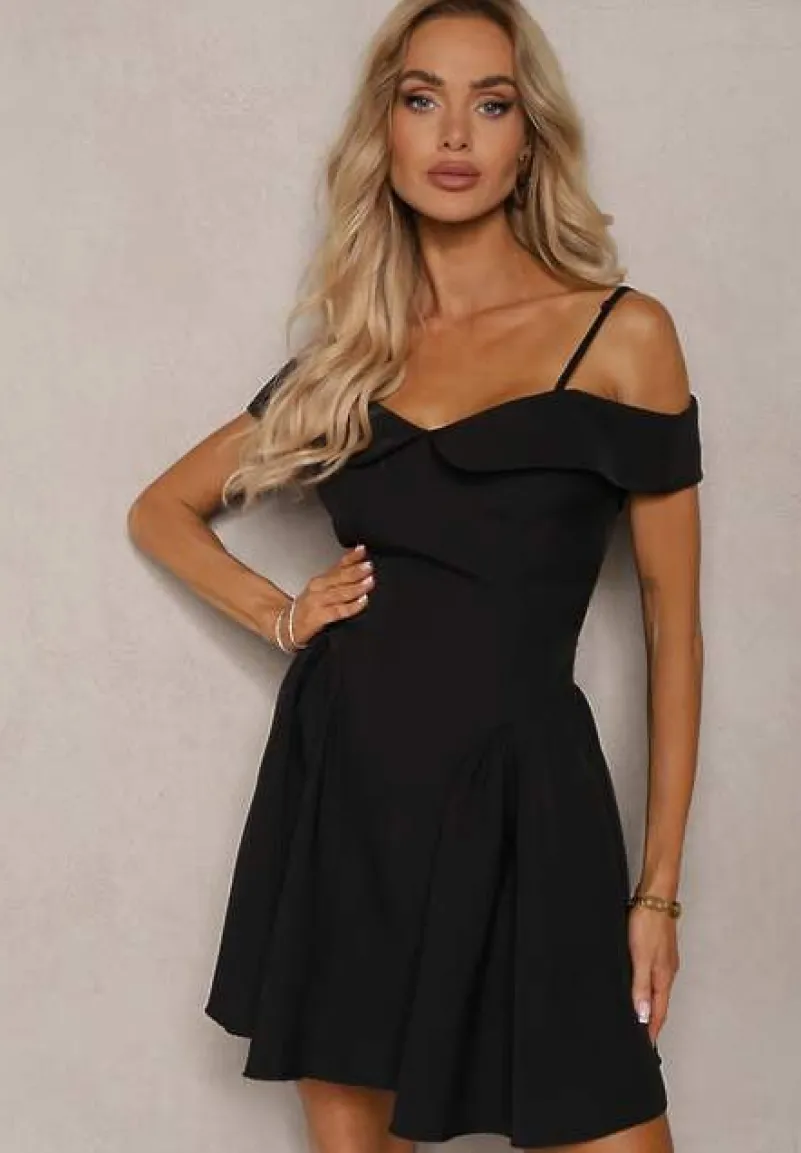 Czarna Sukienka na Ramiączkach z Regulacją z Usztywnionymi Miseczkami Miviora