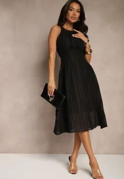 Czarna Sukienka o Rozkloszowanym Kroju z Wiązaniem Zdobiona Tłoczeniem Nimirelle