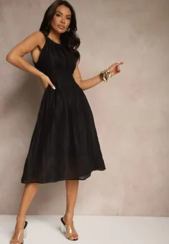 Czarna Sukienka o Rozkloszowanym Kroju z Wiązaniem Zdobiona Tłoczeniem Nimirelle