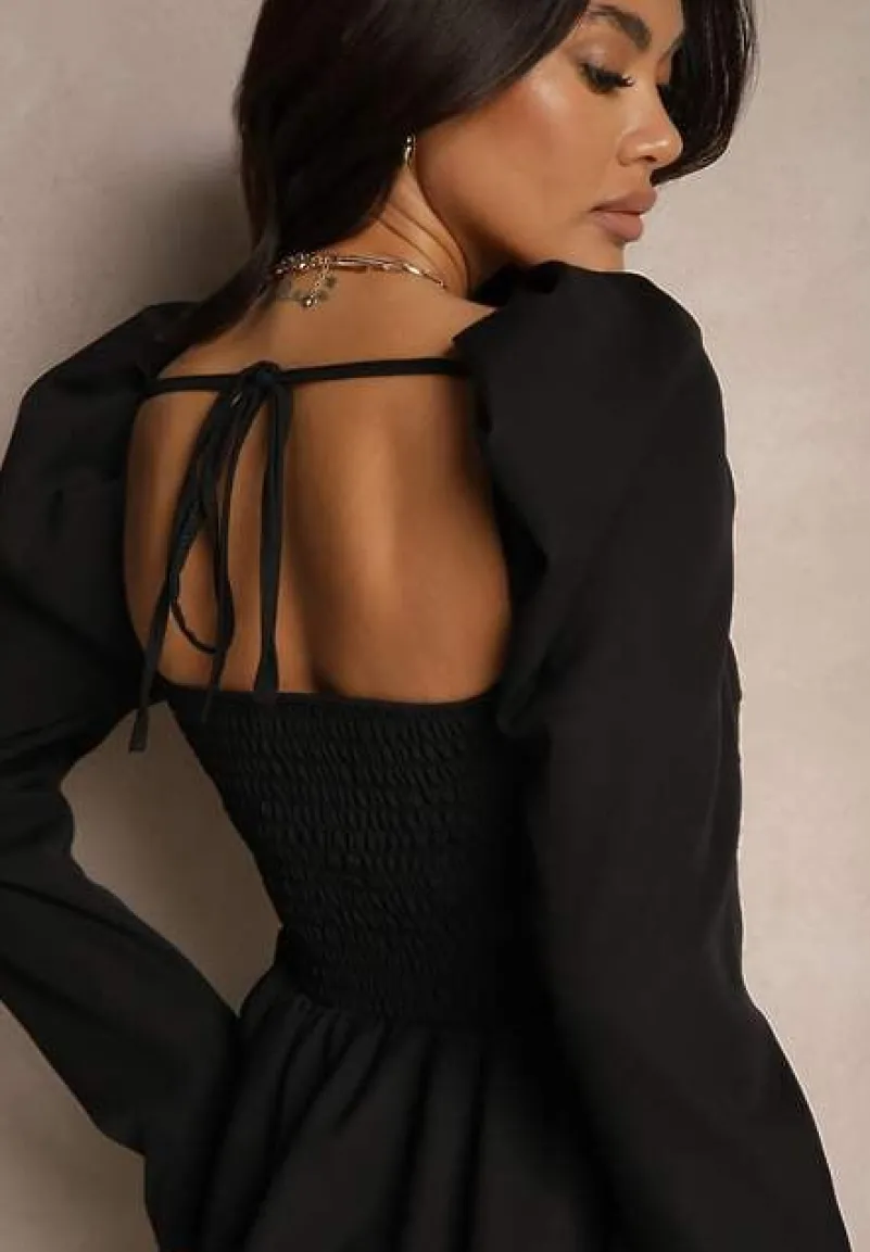 Czarna Sukienka o Rozkloszowanym Bufiastym Kroju z Wiązaniem na Plecach Miltewia