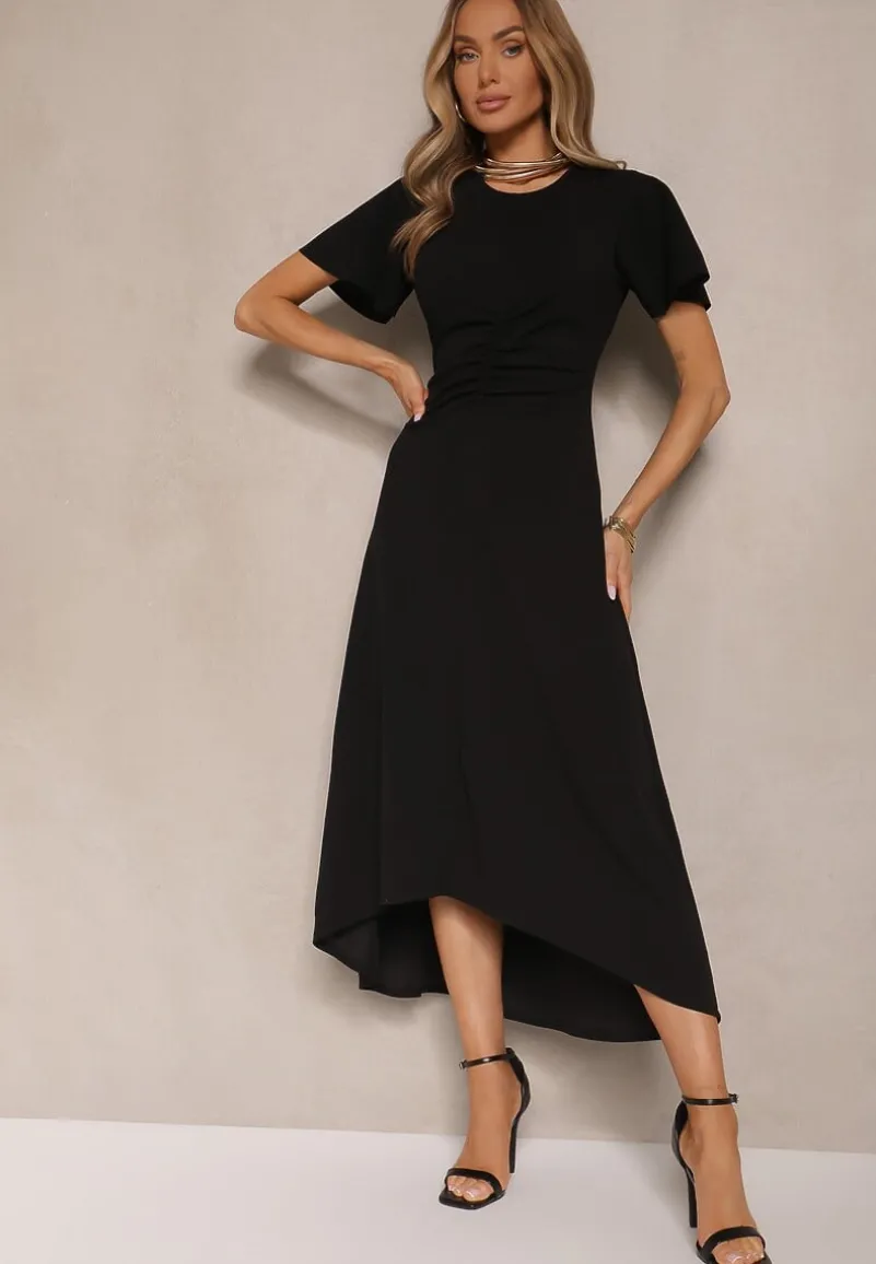 Czarna Sukienka o Rozkloszowanym Kroju z Marszczeniem Odarene