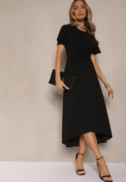 Czarna Sukienka o Rozkloszowanym Kroju z Marszczeniem Odarene