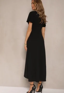 Czarna Sukienka o Rozkloszowanym Kroju z Marszczeniem Odarene