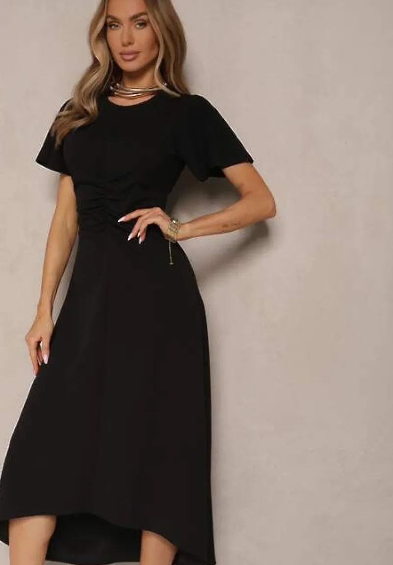 Czarna Sukienka o Rozkloszowanym Kroju z Marszczeniem Odarene