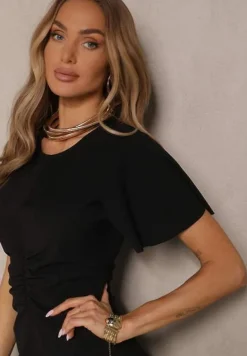 Czarna Sukienka o Rozkloszowanym Kroju z Marszczeniem Odarene