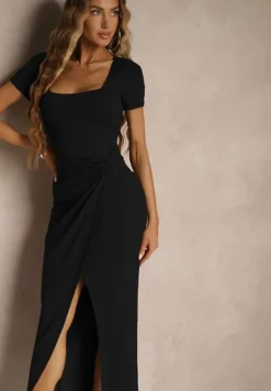 Czarna Sukienka z Wiskozą Ozdobiona Marszczeniem i Rozcięciem na Nogę Milanorea
