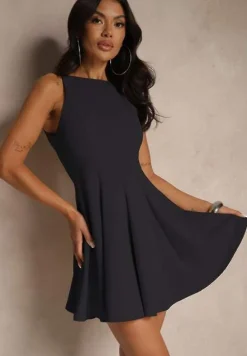 Czarna Sukienka z Wiskozą o Rozkloszowanym Kroju Miliviela