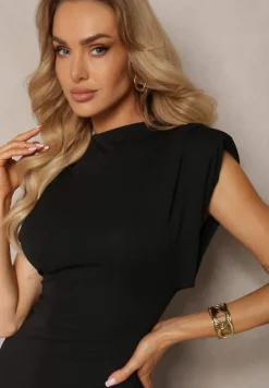 Czarna Taliowana Sukienka z Rozcięciem i Poduszkami na Ramionach Melloretta