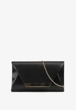 Czarna Torebka Kopertówka Zdobiona Metalowym Detalem z Dodatkowym Łańcuszkiem Vorinna