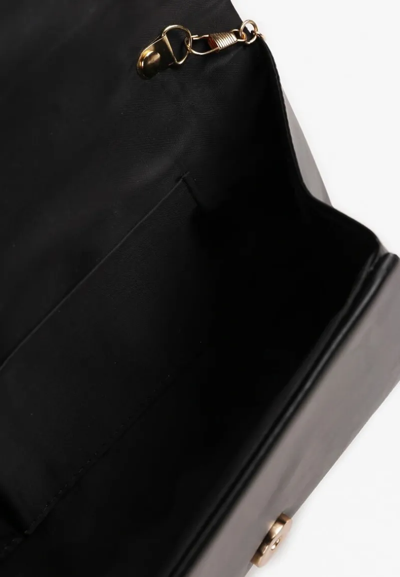 Czarna Torebka Kopertówka Zdobiona Metalowym Detalem z Dodatkowym Łańcuszkiem Vorinna