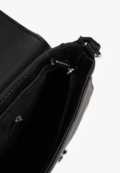 Czarna Torebka Listonoszka Ozdobiona Klapą Dolissea