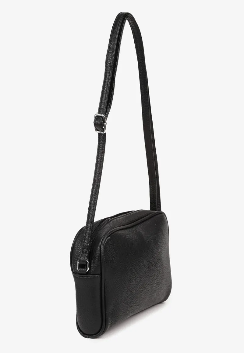 Czarna Torebka Listonoszka z Metalicznym Napisem Nilofae