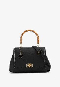 Czarna Torebka o Trapezowym Kształcie z Klapą Rączką i Dodatkowym Paskiem Hrulla