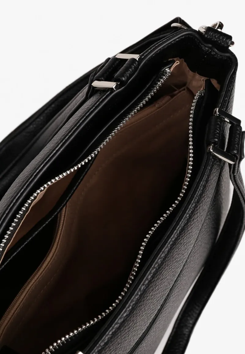 Czarna Torebka Ozdobiona Metalicznym Napisem Nilomena