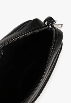 Czarna Torebka Typu Listonoszka z Suwakiem i Metalicznym Zdobieniem Silenaia
