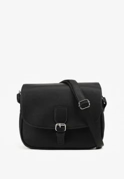 Czarna Torebka w Stylu Listonoszki Ozdobiona Klapą Helluria