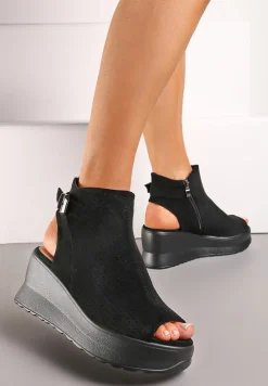 Czarne Ażurowe Sandały na Koturnie z Noskiem Peep Toe i Odkrytą Piętą Bhanios