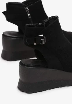 Czarne Ażurowe Sandały na Koturnie z Noskiem Peep Toe i Odkrytą Piętą Bhanios