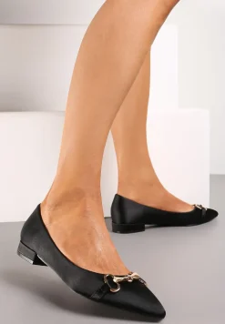 Czarne Balerinki Ozdobione Klamrą z Satynowego Materiału Aprodia