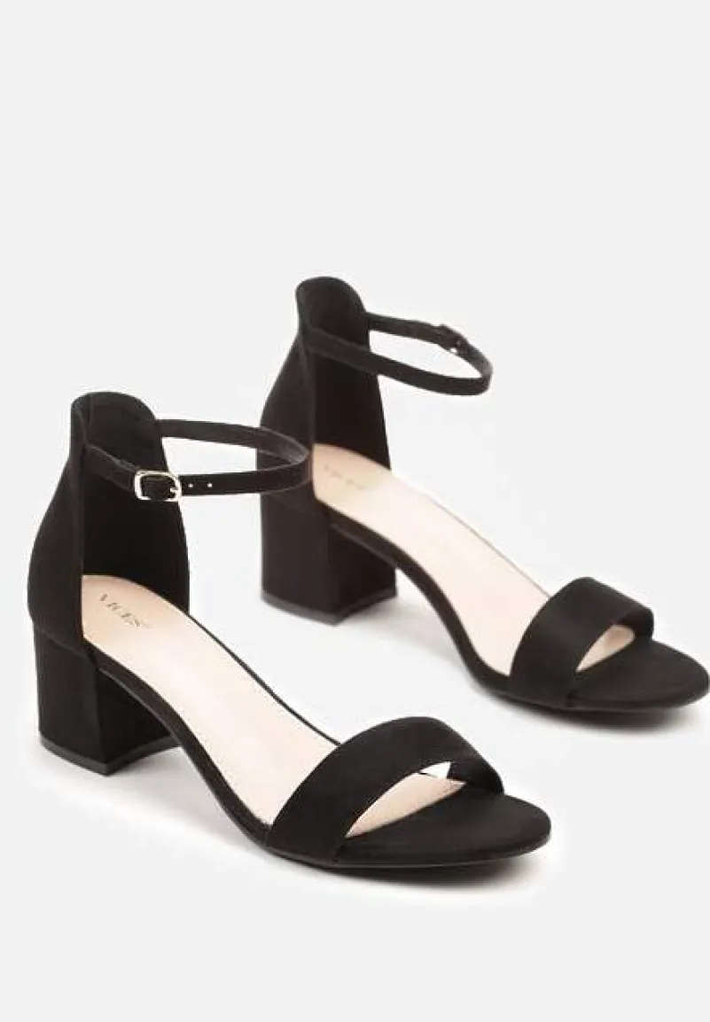 Czarne Basicowe Sandały na Słupku Vices z Paskiem Wokół Kostki Varhira