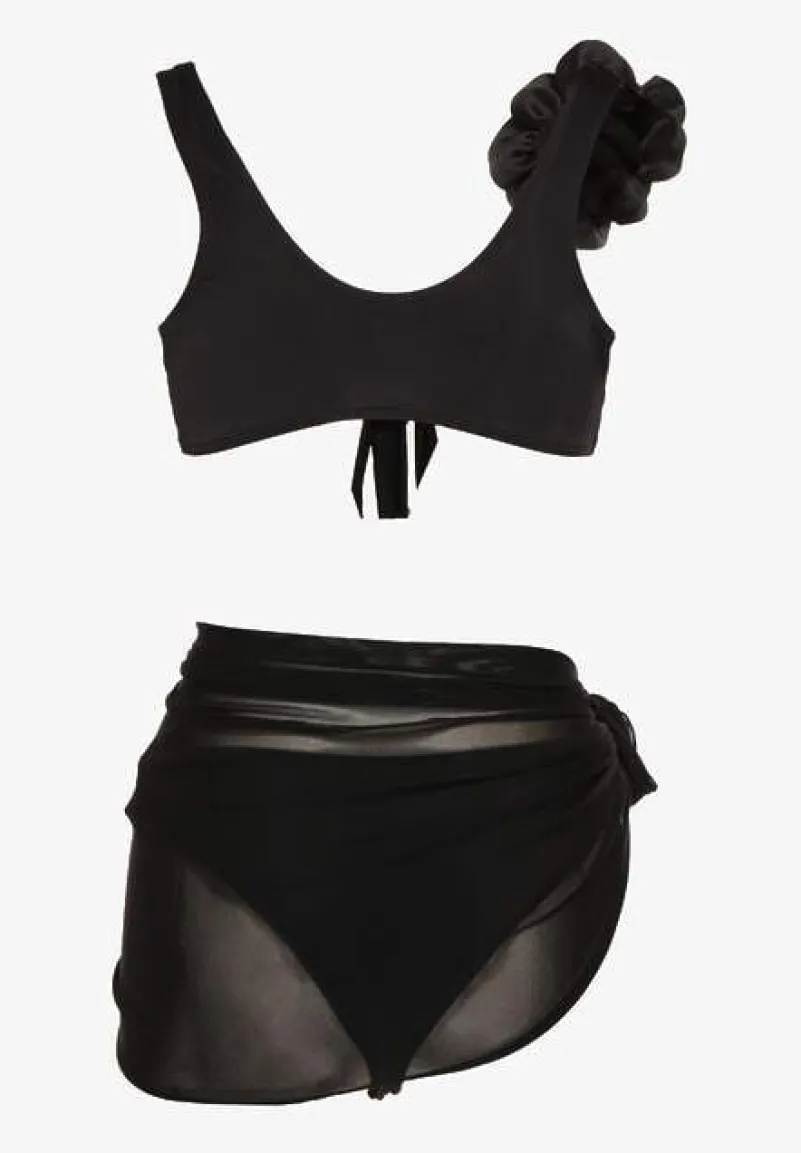 Czarne Bikini Majtki Figi Biustonosz z Broszką Kwiatu 3D i Siateczkowe Pareo Folissa