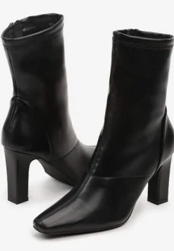Czarne Botki Vices na Słupku z Dopasowaną Cholewką Liliathra
