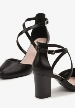 Czarne Eleganckie Czółenka ze Skóry Ekologicznej z Ozdobnymi Paseczkami na Krzyż z Klamerką Vaitaelle