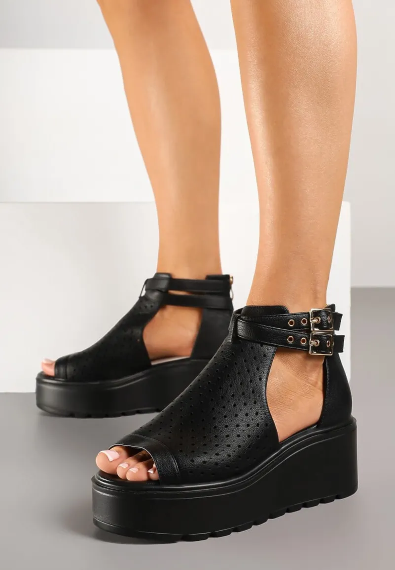 Czarne Sandały na Koturnie z Ażurową Cholewką i Skórzaną Wkładką Evialina