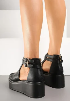 Czarne Sandały na Koturnie z Ażurową Cholewką i Skórzaną Wkładką Evialina