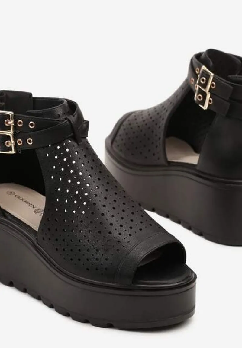 Czarne Sandały na Koturnie z Ażurową Cholewką i Skórzaną Wkładką Evialina