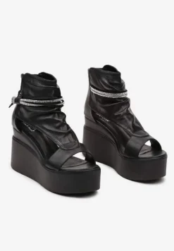 Czarne Sandały na Koturnie z Imitacji Skóry Zapinane na Zamek Błyskawiczny z Cyrkoniami Uzira