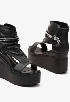 Czarne Sandały na Koturnie z Imitacji Skóry Zapinane na Zamek Błyskawiczny z Cyrkoniami Uzira